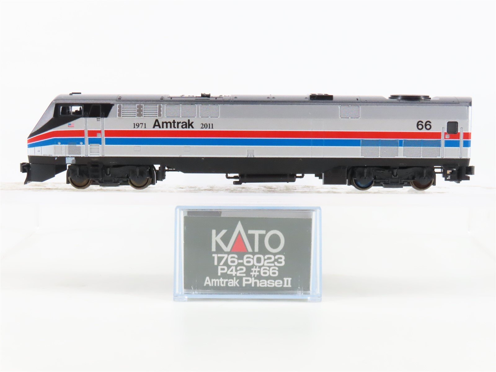N Scale KATO 176-6023 Amtrak Phase II P42 Diesel Locomotive #66