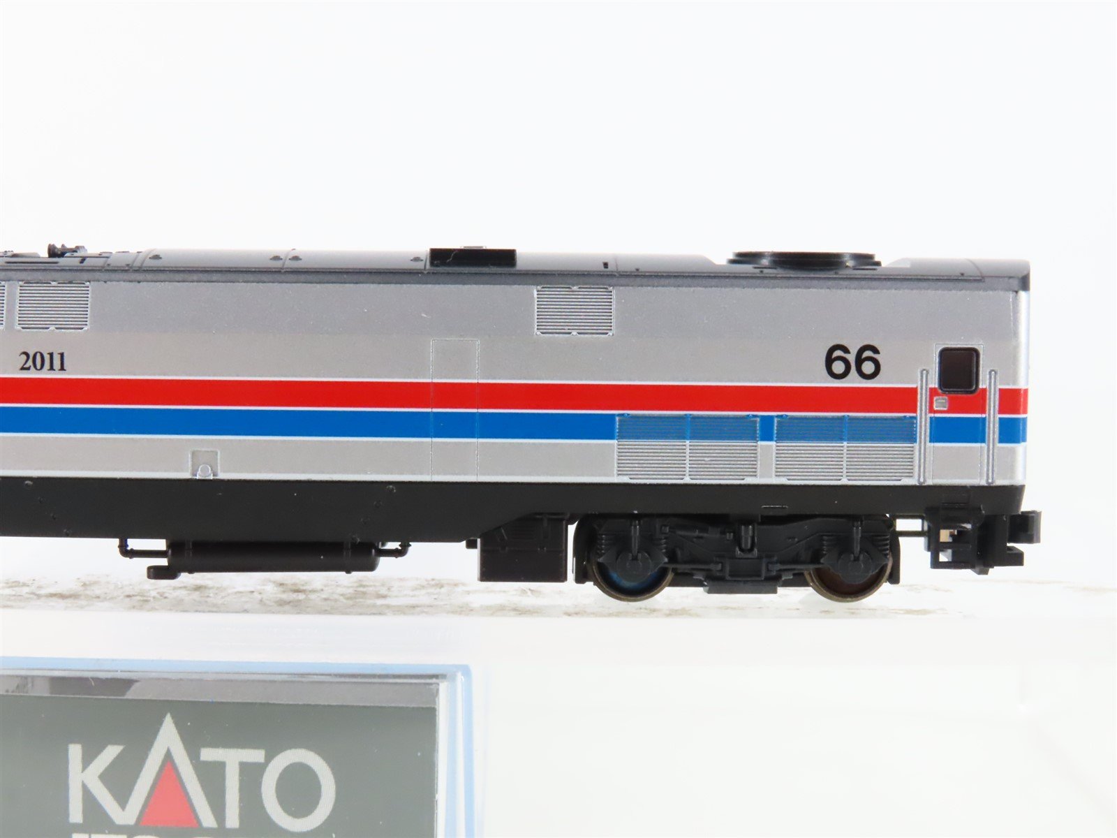 N Scale KATO 176-6023 Amtrak Phase II P42 Diesel Locomotive #66