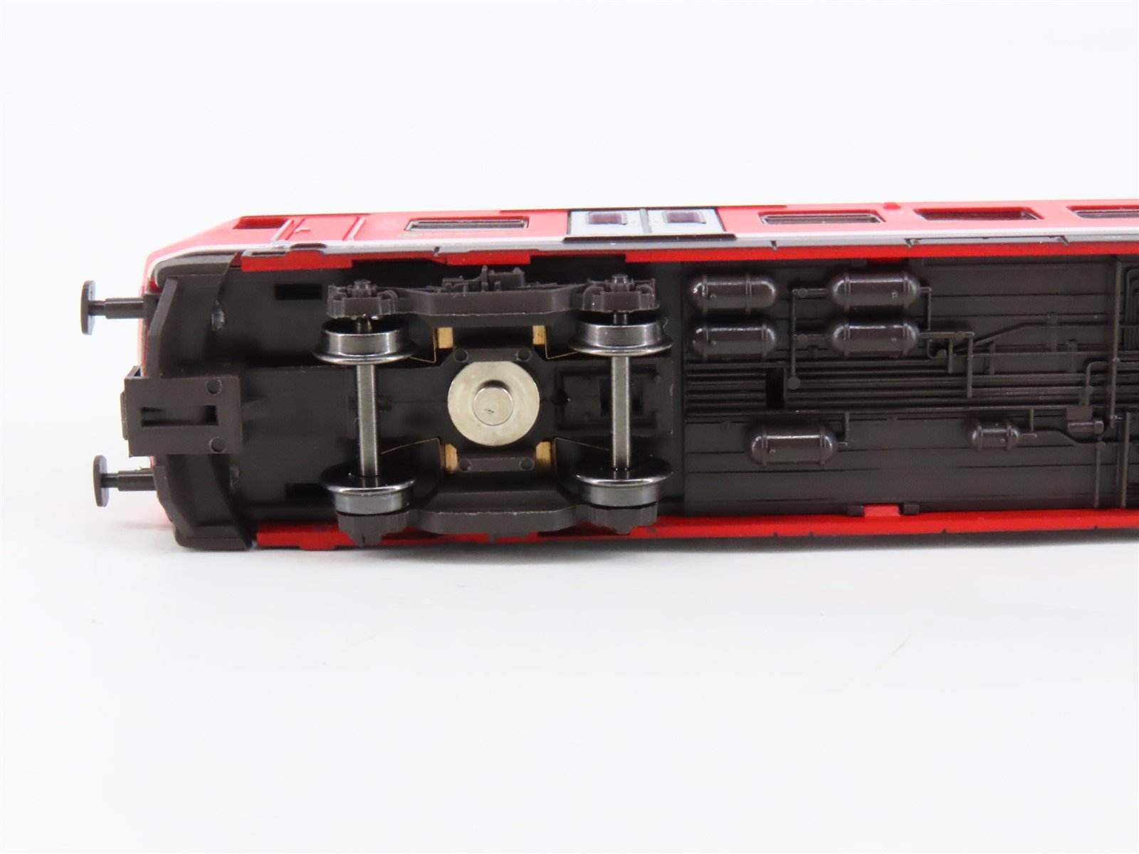 N Scale Trix 15890 DB Deutsche Bahn Wagon & Control Passenger 2-Car Set