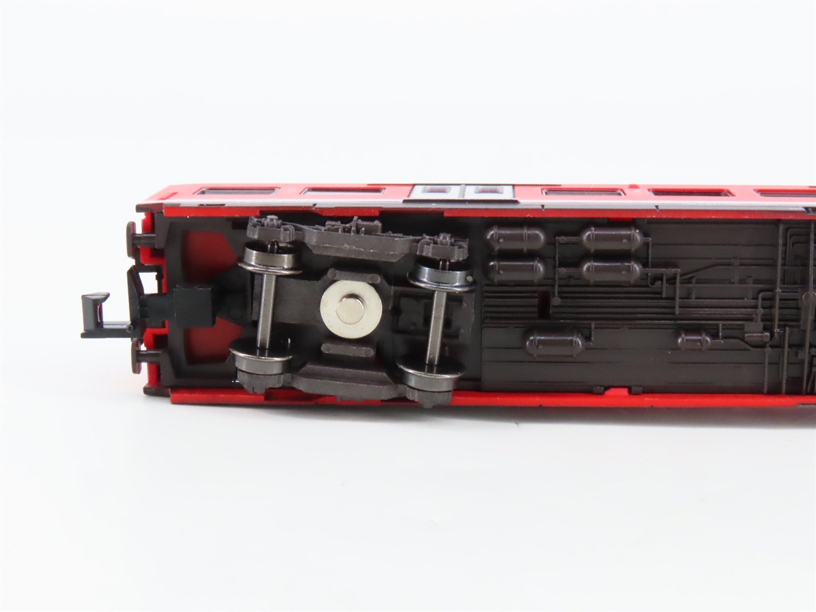 N Scale Trix 15890 DB Deutsche Bahn Wagon & Control Passenger 2-Car Set