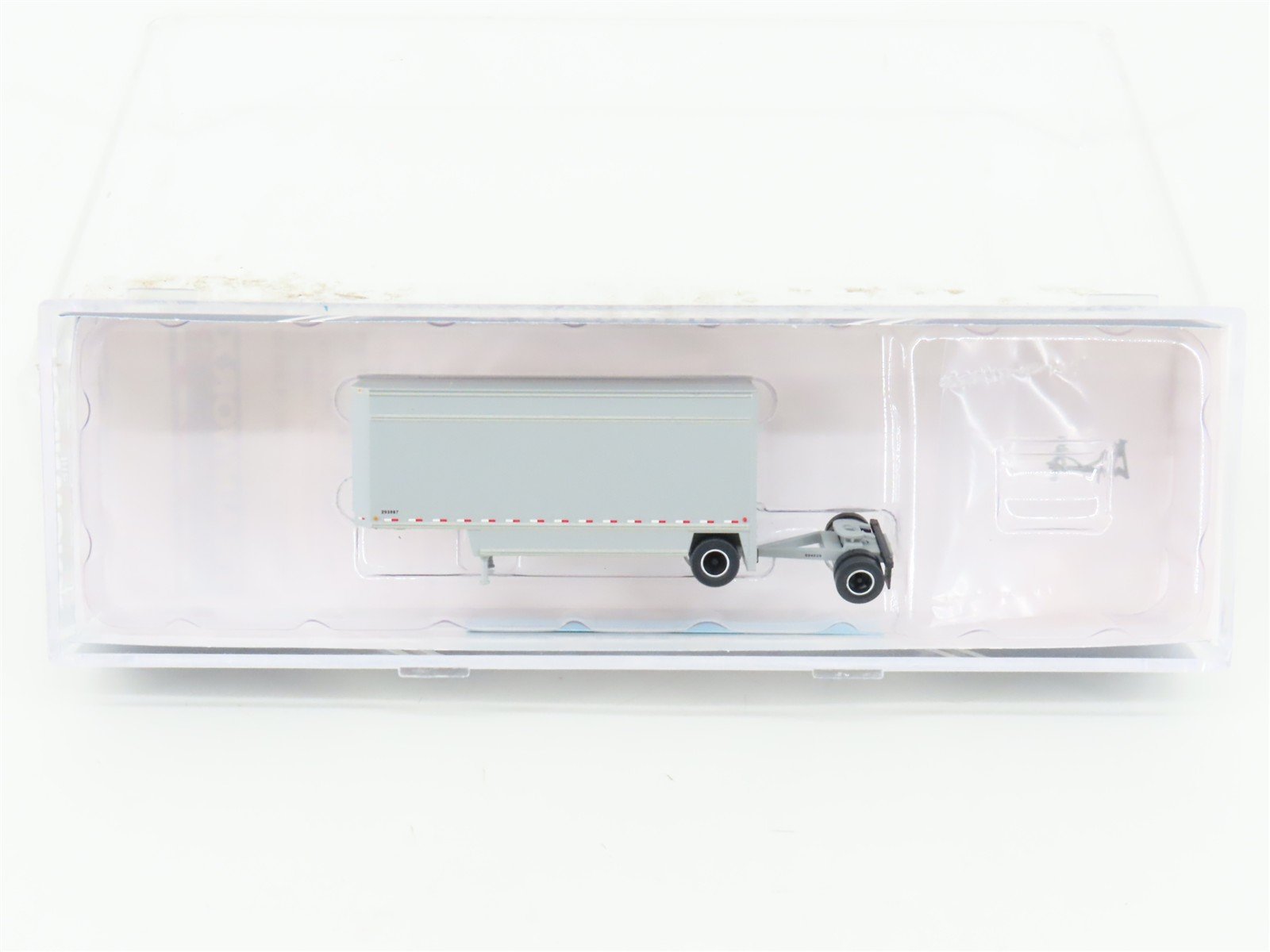 N Scale Trainworx Unlettered 28' Parcel Van Trailer #293887
