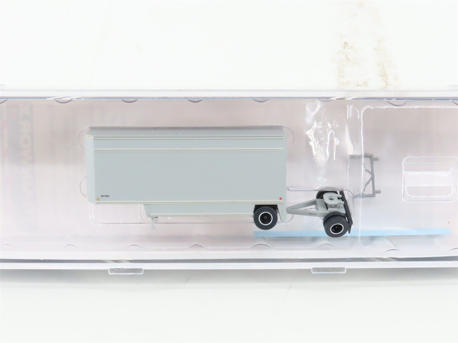 N Scale Trainworx Unlettered 28' Parcel Van Trailer #287004