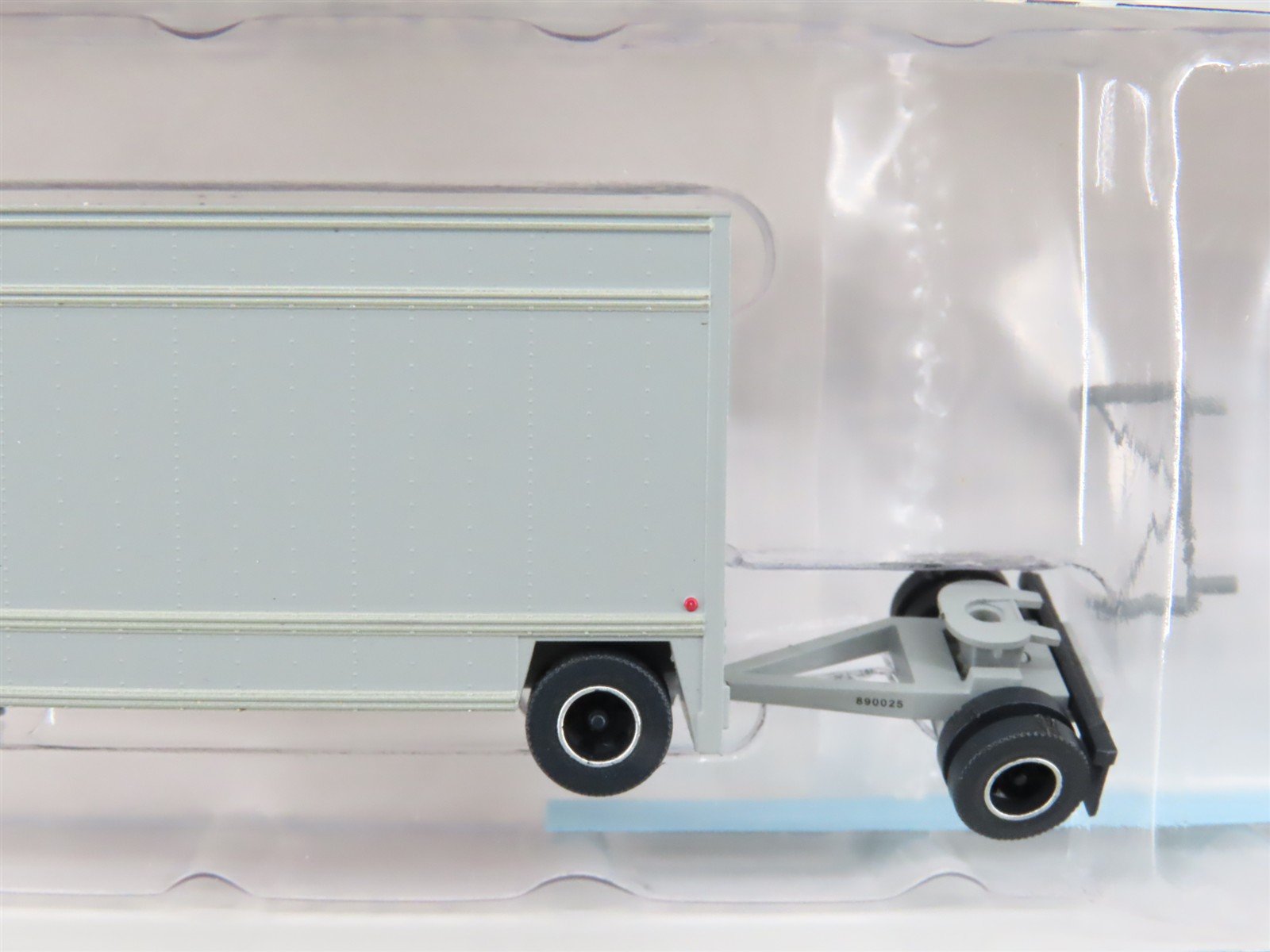 N Scale Trainworx Unlettered 28' Parcel Van Trailer #287004