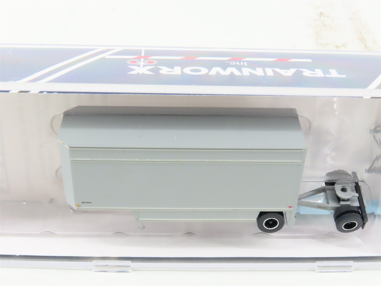 N Scale Trainworx Unlettered 28' Parcel Van Trailer #287004