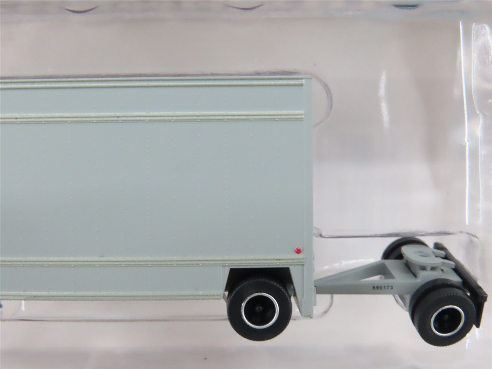 N Scale Trainworx Unlettered 28' Parcel Van Trailer #287028