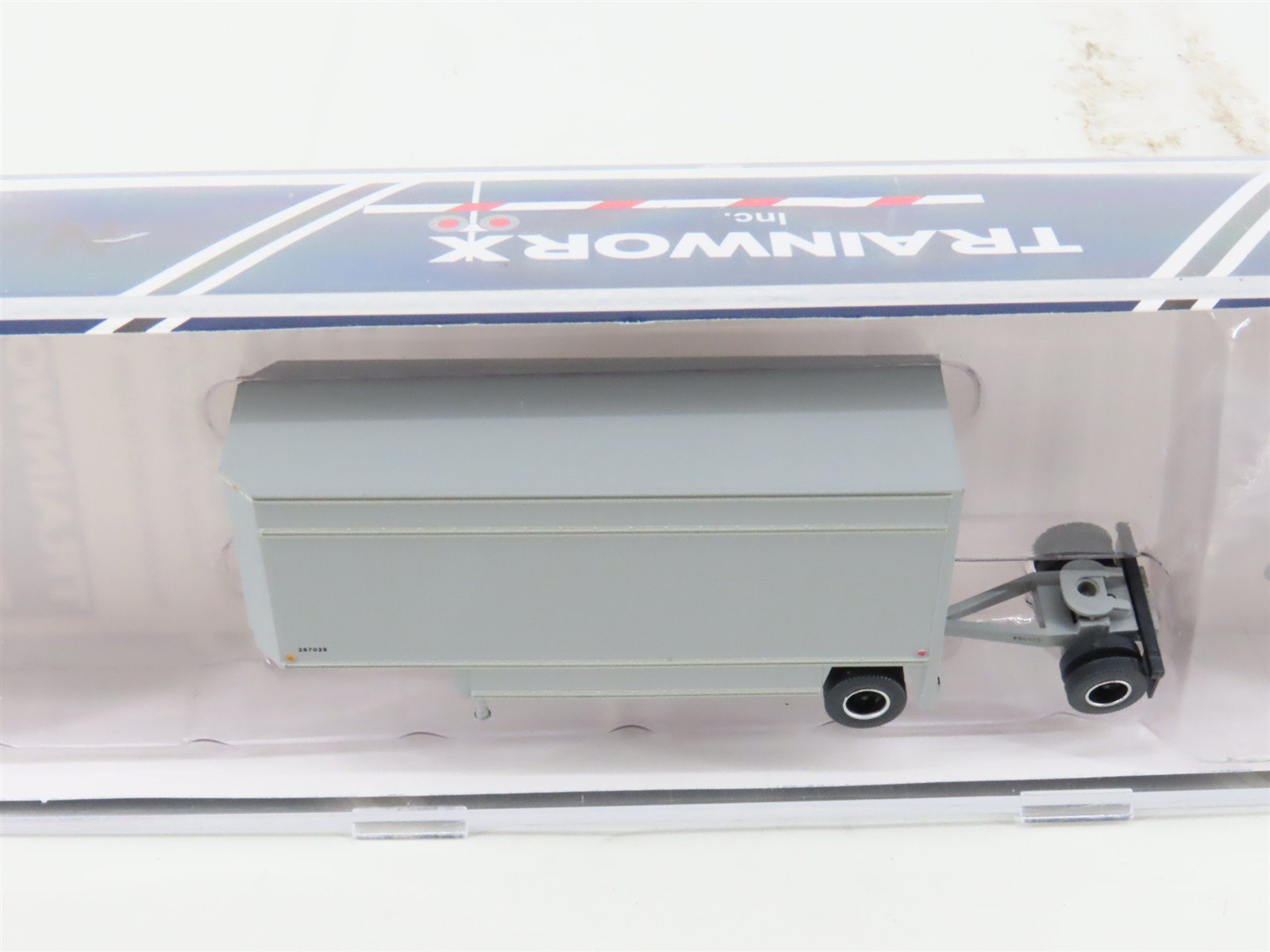 N Scale Trainworx Unlettered 28' Parcel Van Trailer #287028