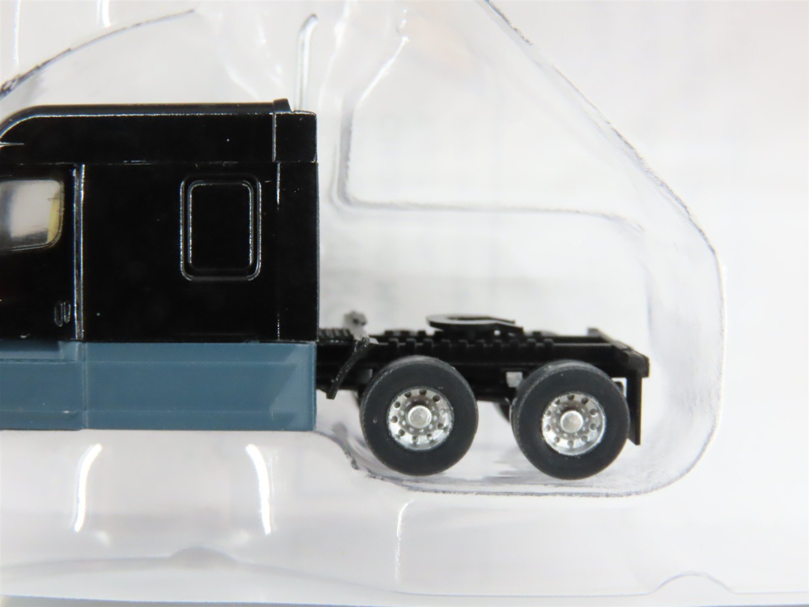 N Scale TrainWorx 42531 Freightliner Cascadia Mid Roof Semi Truck