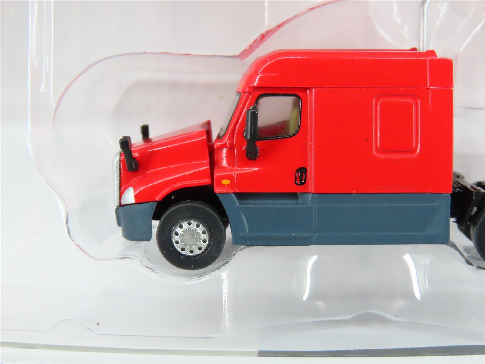 N Scale TrainWorx 42533 Freightliner Cascadia Mid Roof Semi Truck