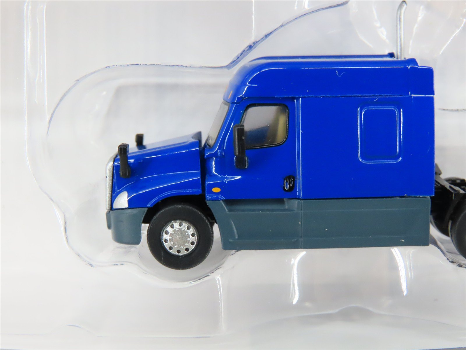 N Scale TrainWorx 42535 Freightliner Cascadia Mid Roof Semi Truck