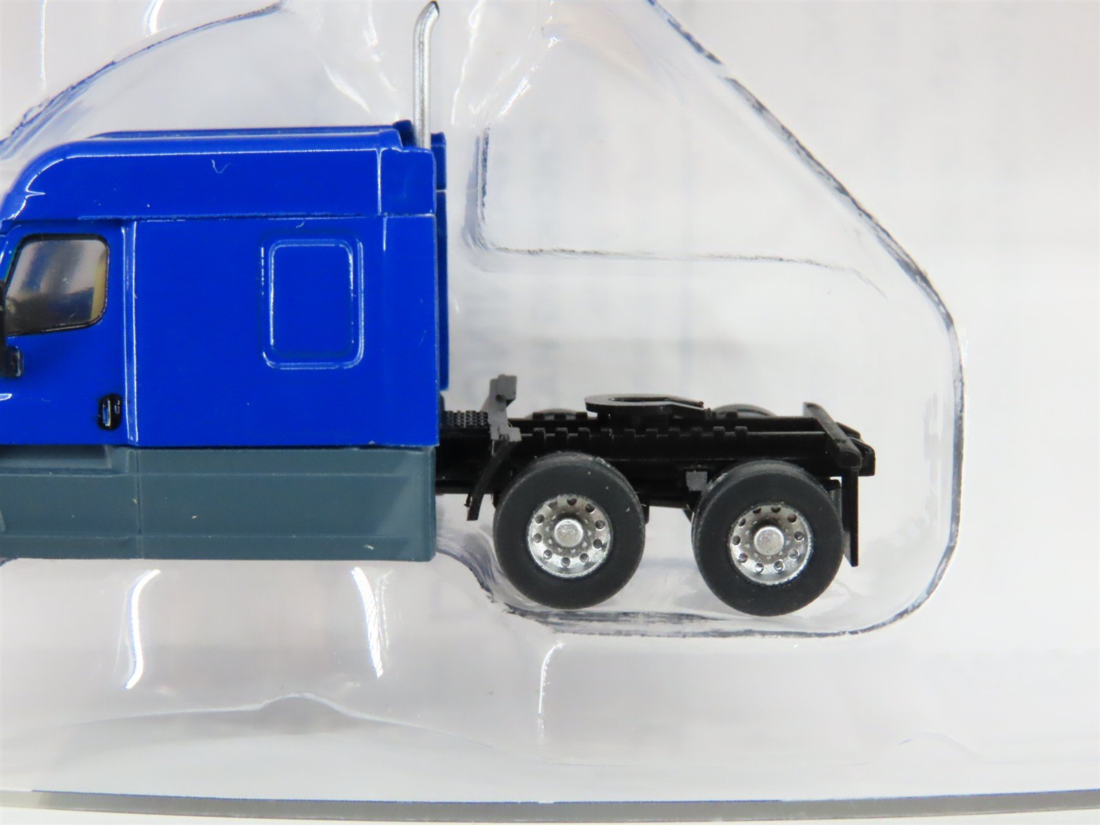 N Scale TrainWorx 42535 Freightliner Cascadia Mid Roof Semi Truck
