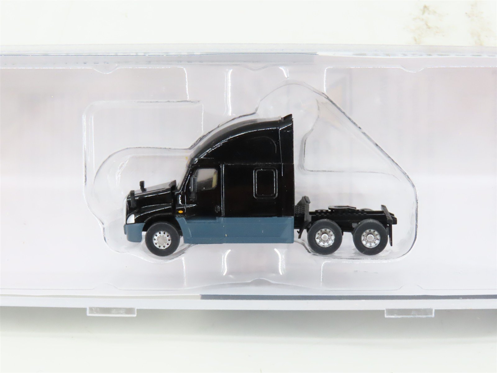 N Scale TrainWorx 42541 Freightliner Cascadia Raised Roof Semi Truck