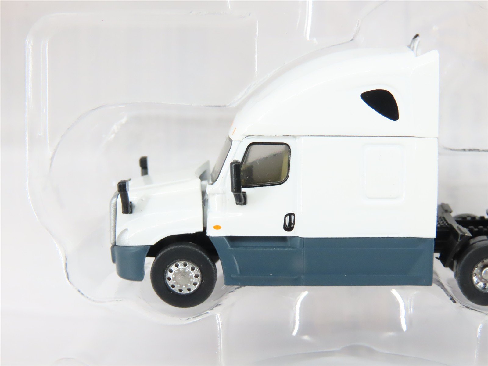 N Scale TrainWorx 42542 Freightliner Cascadia Raised Roof Semi Truck