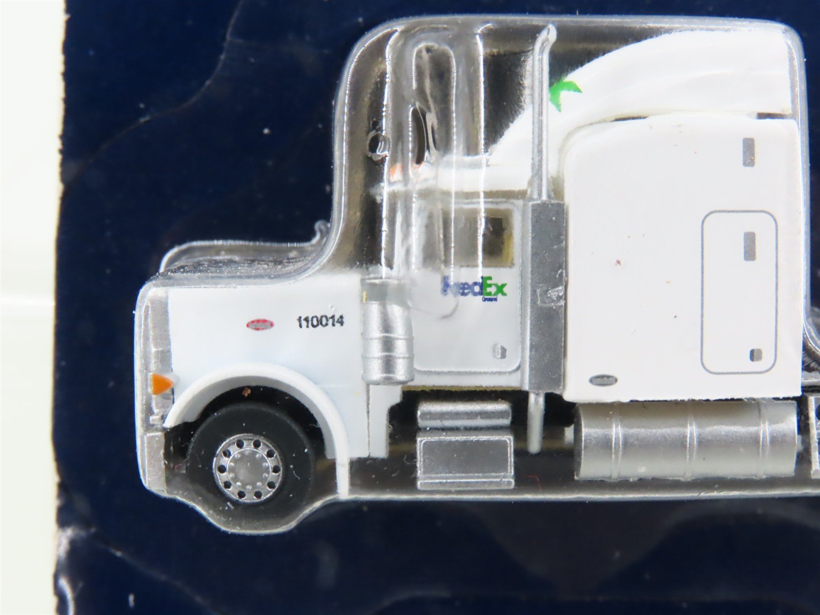 N Scale TrainWorx 47989-01 FedEx Peterbilt 379 Semi Truck