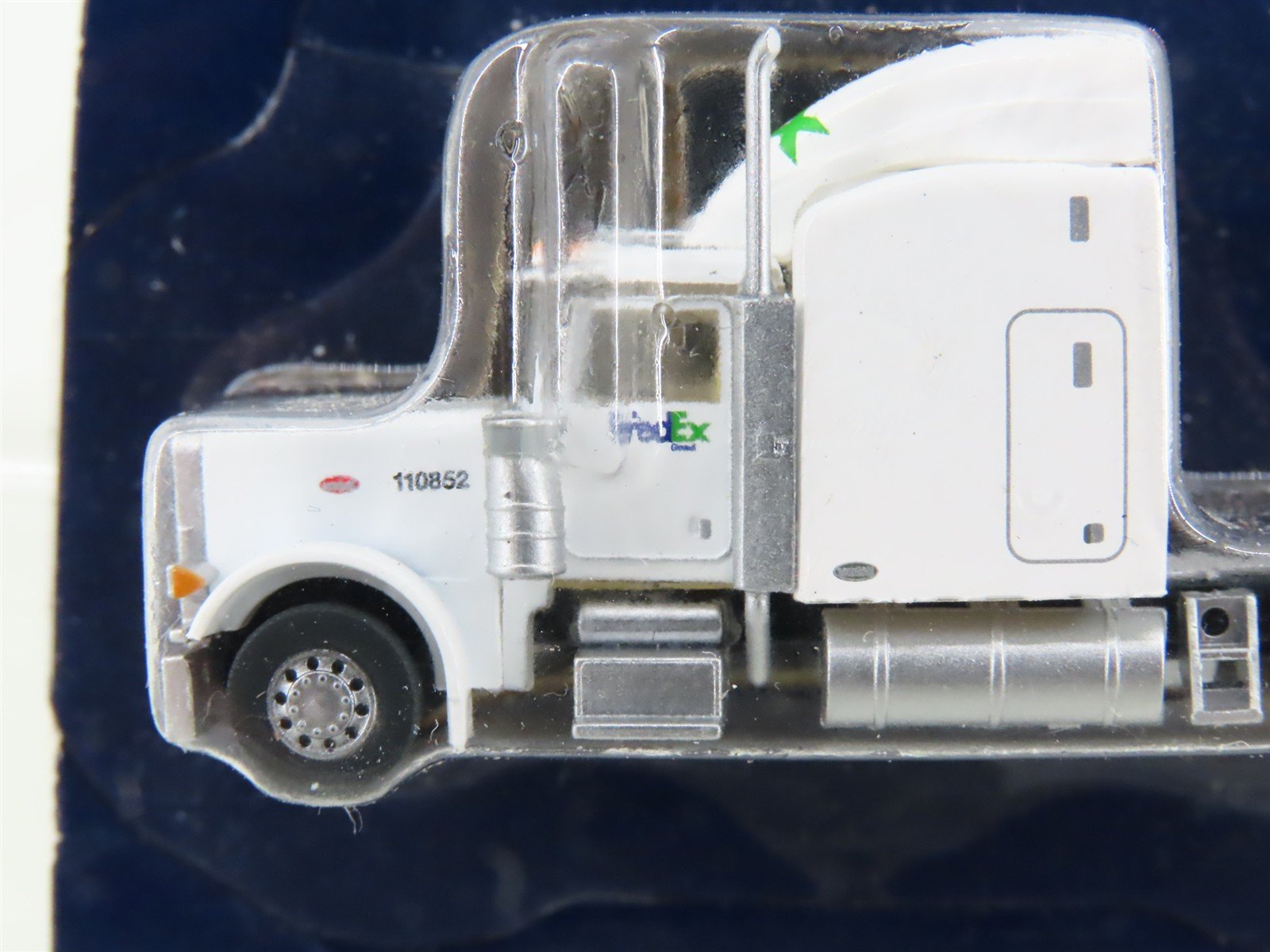 N Scale TrainWorx 47989-02 FedEx Peterbilt 379 Semi Truck