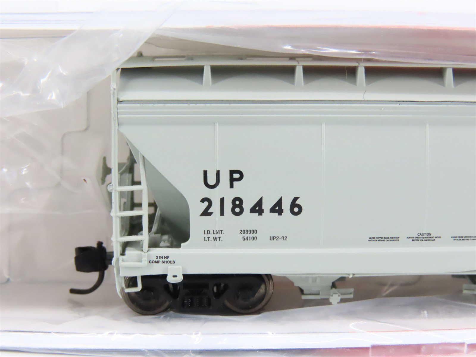 N Scale InterMountain 66539-03 UP Union Pacific 2-Bay Covered Hopper #218446