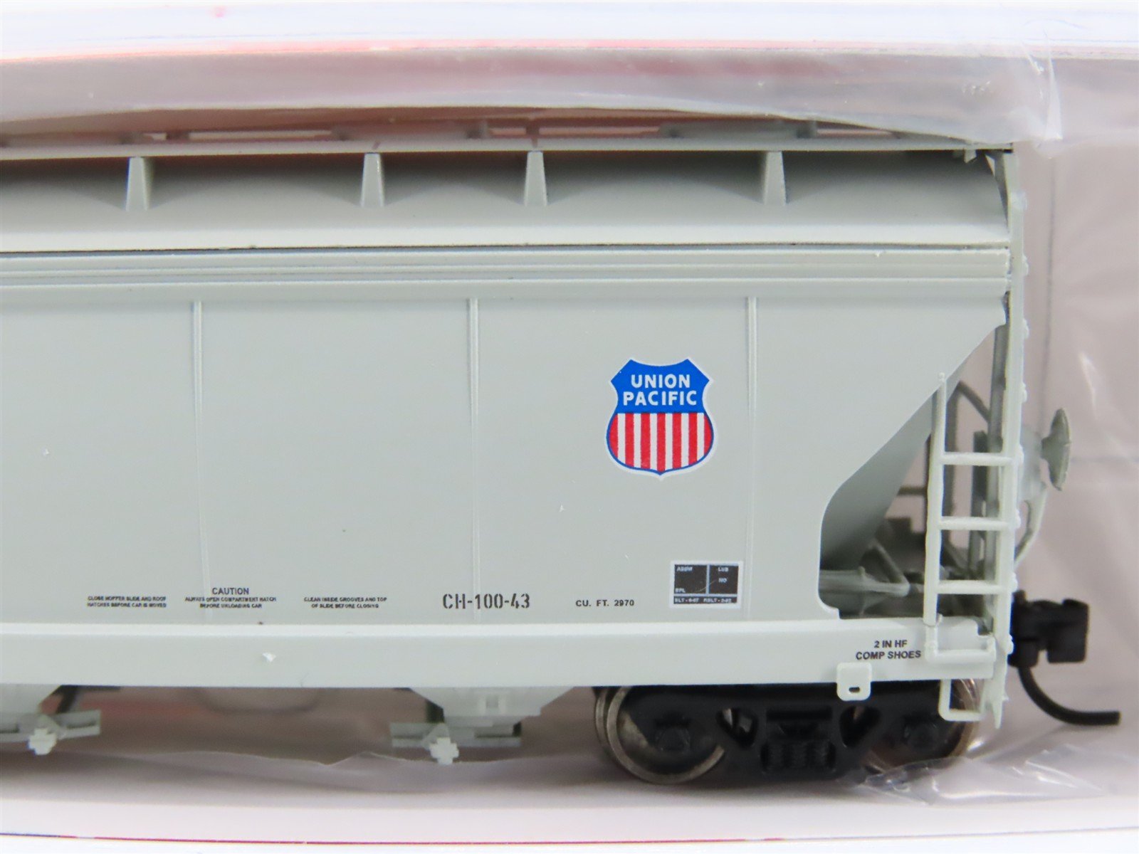 N Scale InterMountain 66539-02 UP Union Pacific 2-Bay Covered Hopper #218421