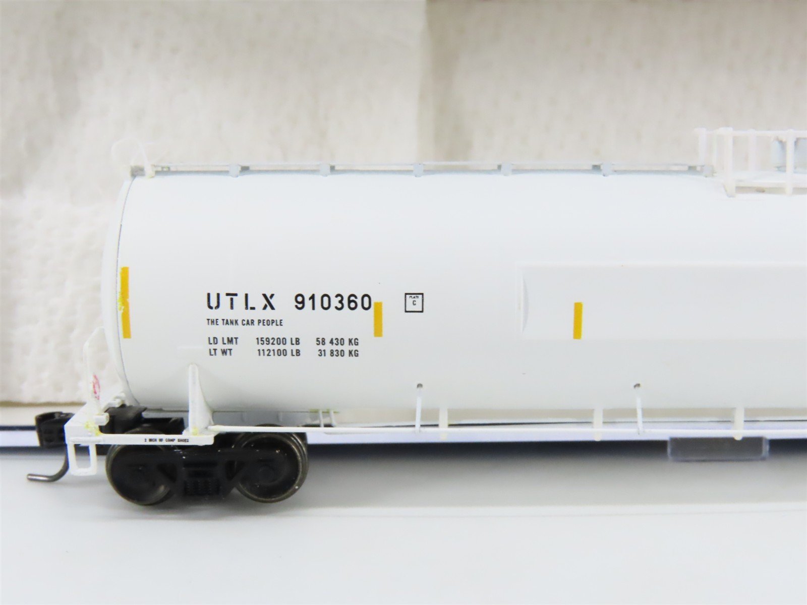 N Scale Athearn ATH23531 UTLX 33K LPG Tank Car 