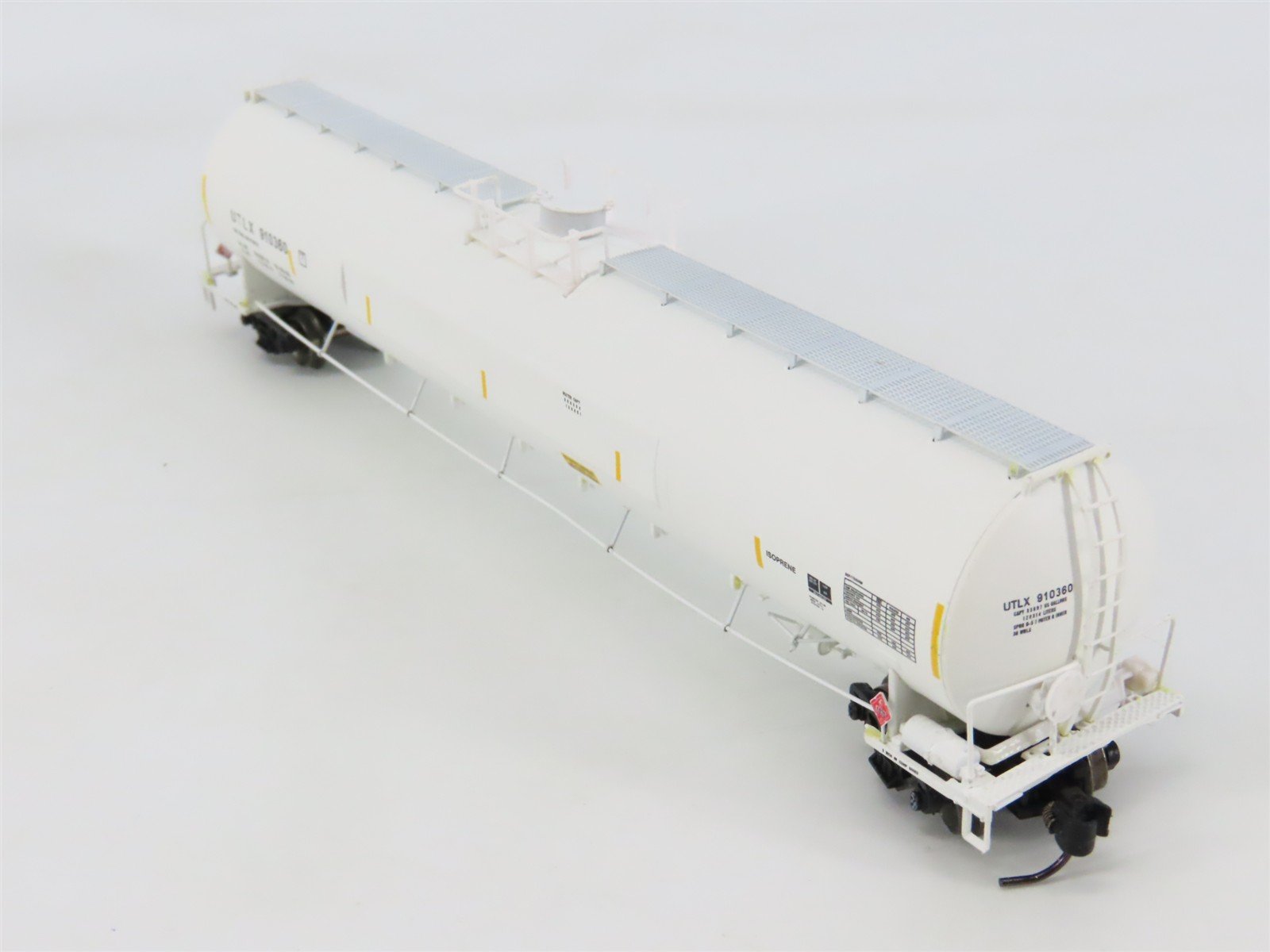 N Scale Athearn ATH23531 UTLX 33K LPG Tank Car 