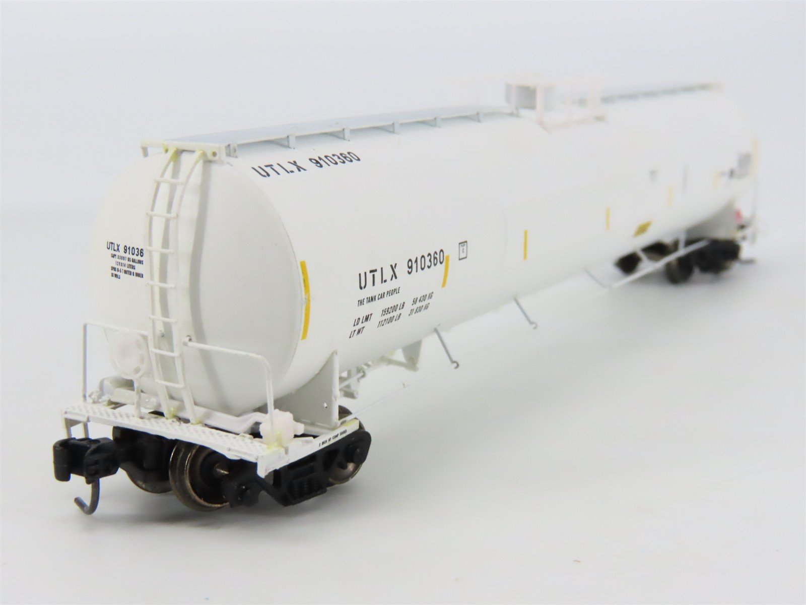 N Scale Athearn ATH23531 UTLX 33K LPG Tank Car 