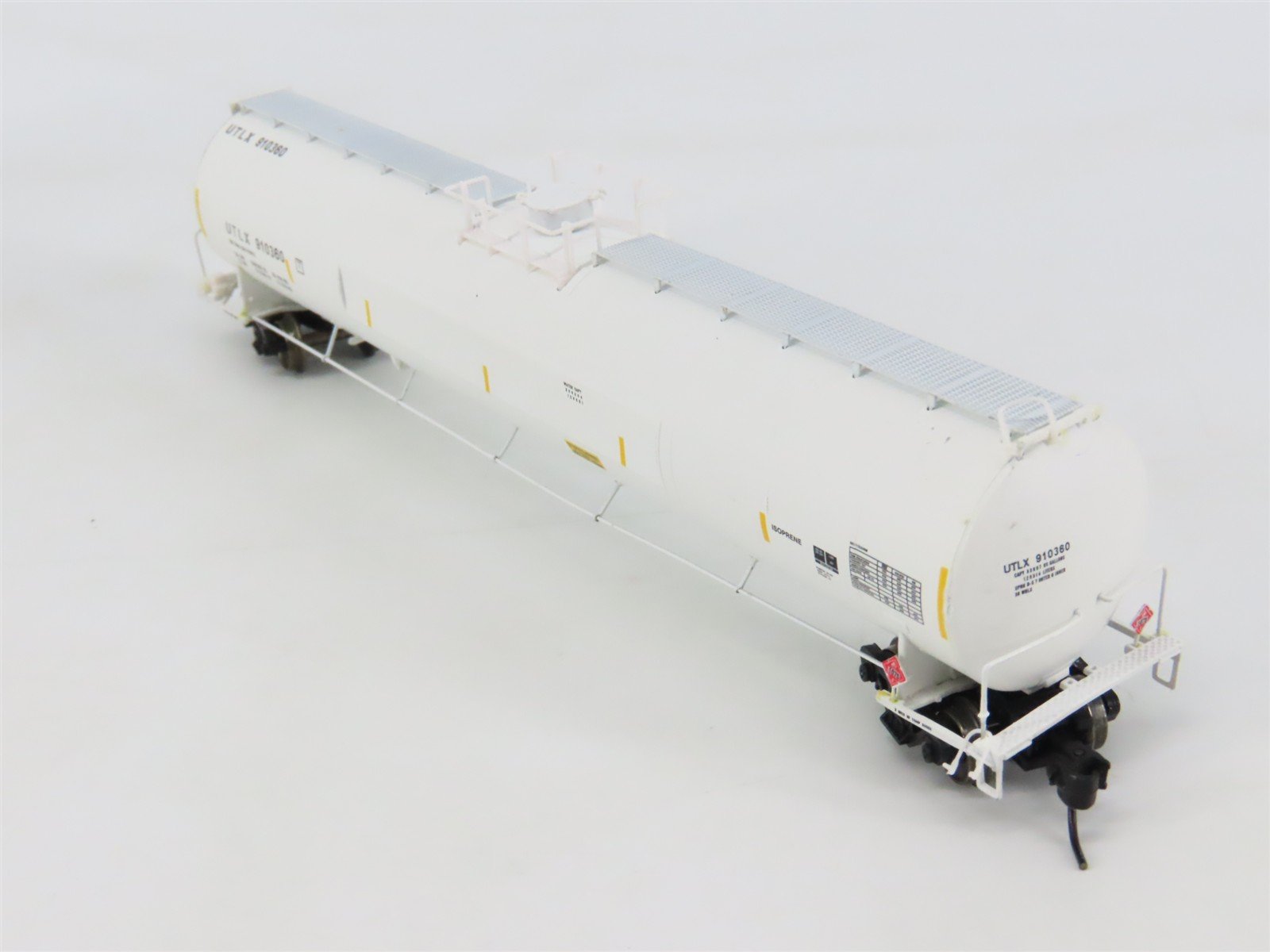 N Scale Athearn ATH23531 UTLX 33K LPG Tank Car 