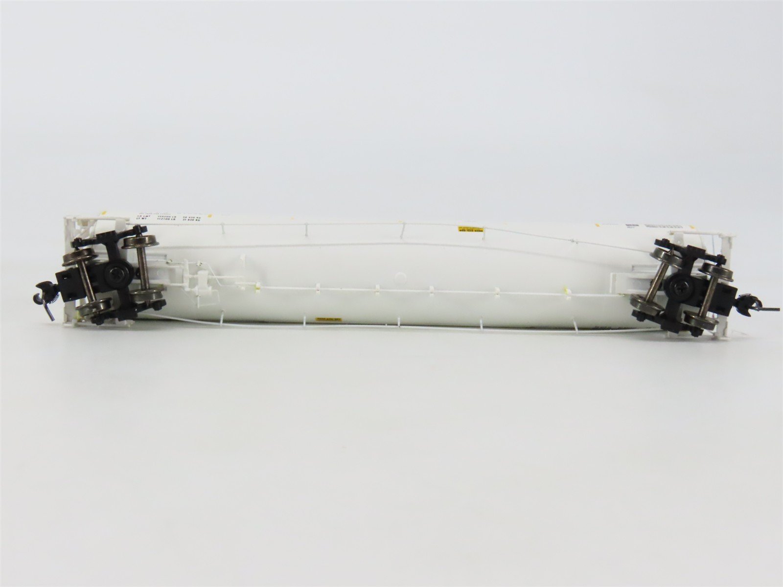 N Scale Athearn ATH23531 UTLX 33K LPG Tank Car 