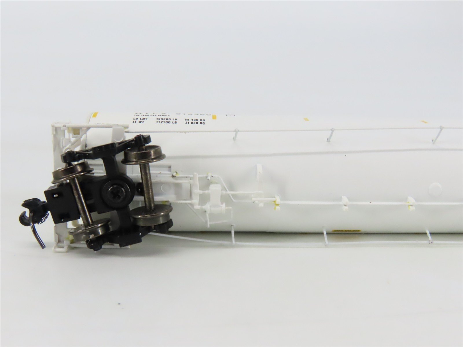 N Scale Athearn ATH23531 UTLX 33K LPG Tank Car 