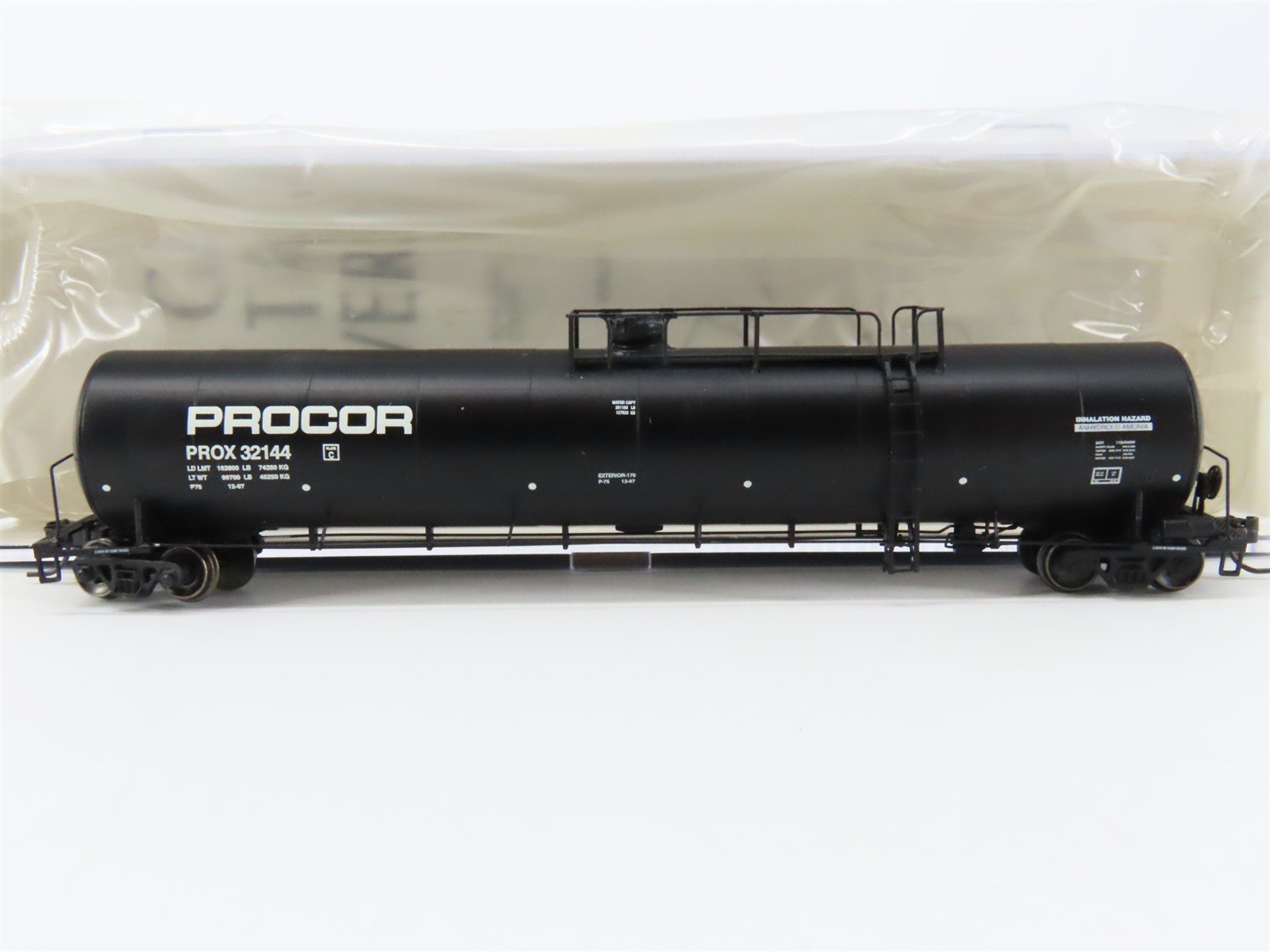 N Scale Athearn ATH23540 PROX Procor UTC 33K LPG Tank Car 