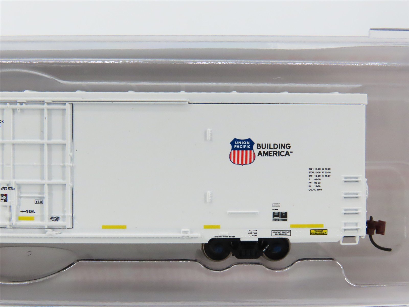 N Scale BLMA Models 15009 ARMN Union Pacific Trinity 64' Modern Reefer #111212