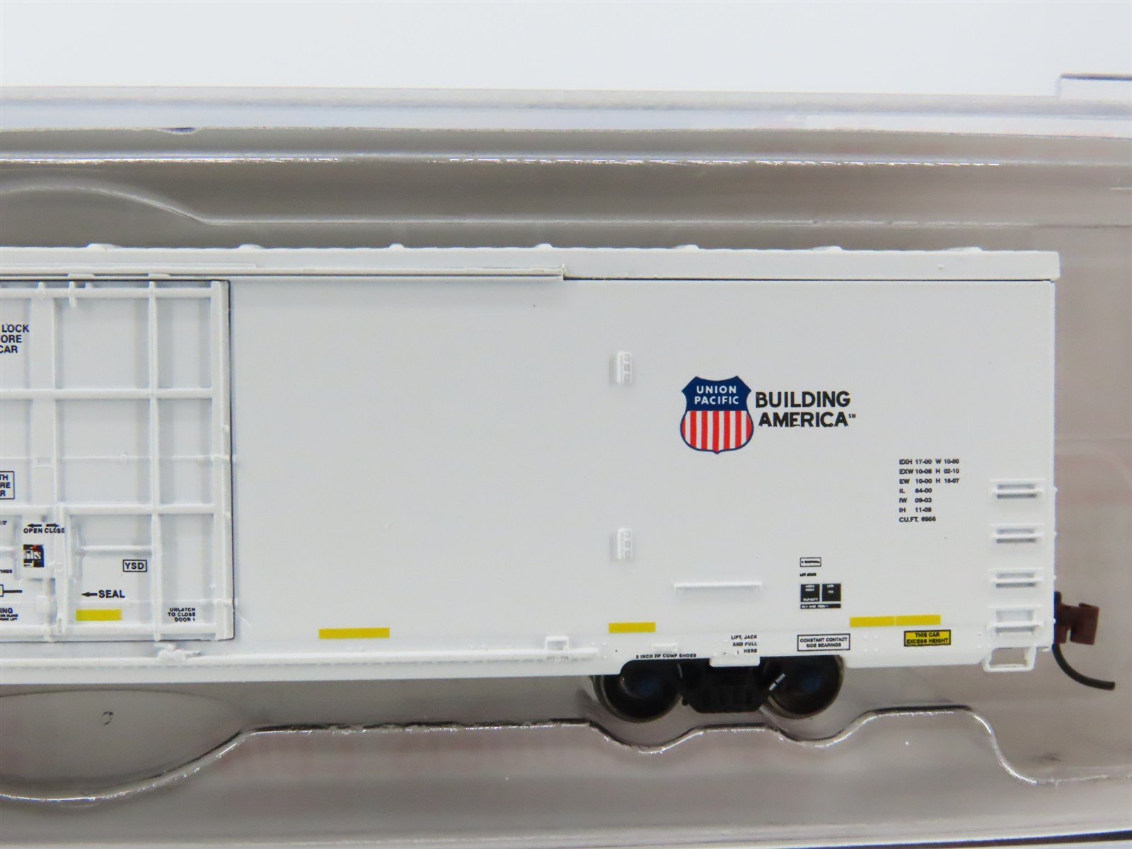 N Scale BLMA Models 15006 ARMN Union Pacific Trinity 64' Modern Reefer #111126