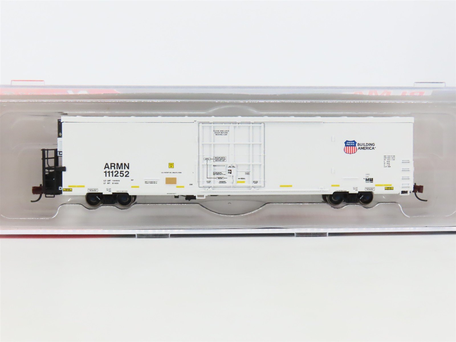 N Scale BLMA Models 15011 ARMN Union Pacific Trinity 64' Modern Reefer #111252