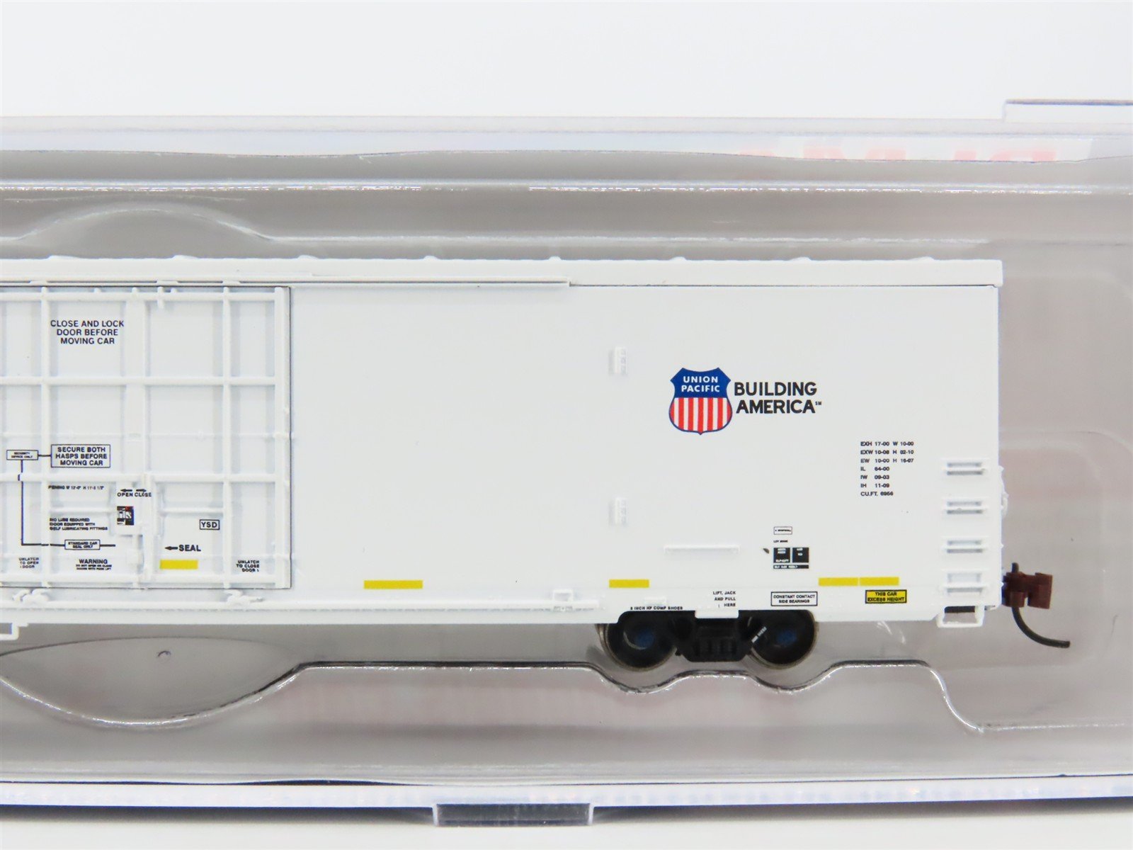 N Scale BLMA Models 15011 ARMN Union Pacific Trinity 64' Modern Reefer #111252