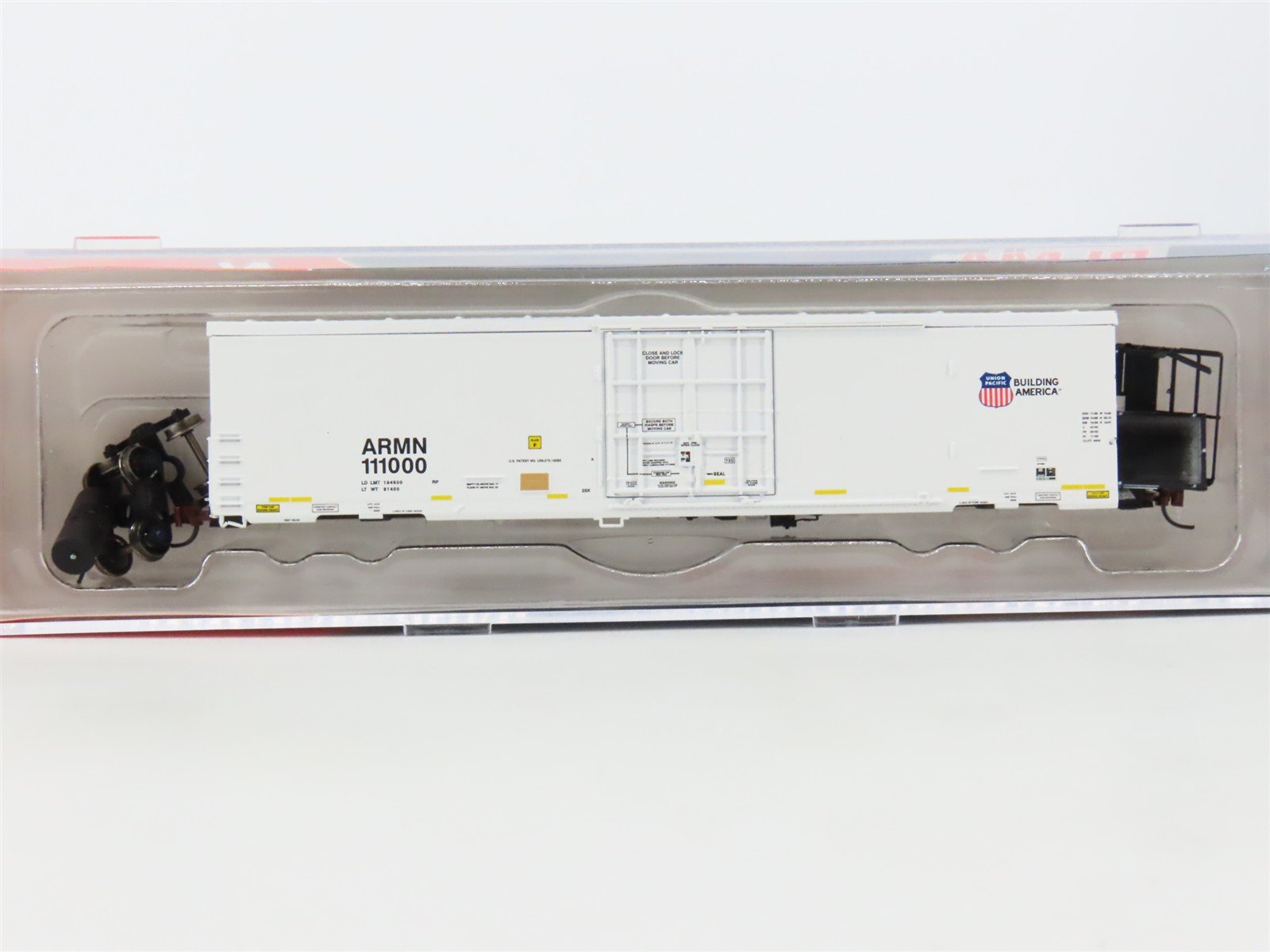 N Scale BLMA Models ARMN Union Pacific Trinity 64' Modern Reefer #111000