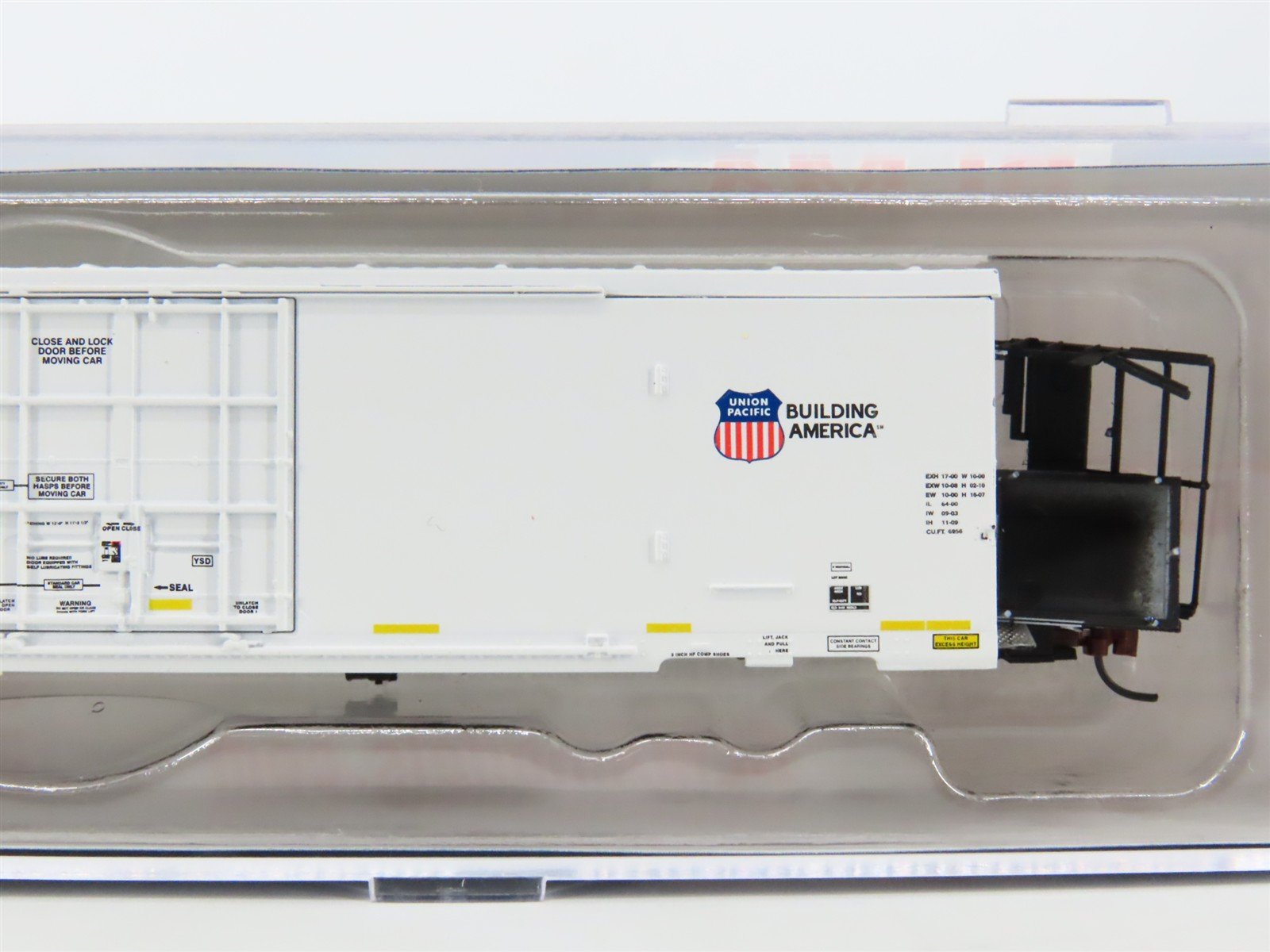 N Scale BLMA Models ARMN Union Pacific Trinity 64' Modern Reefer #111000