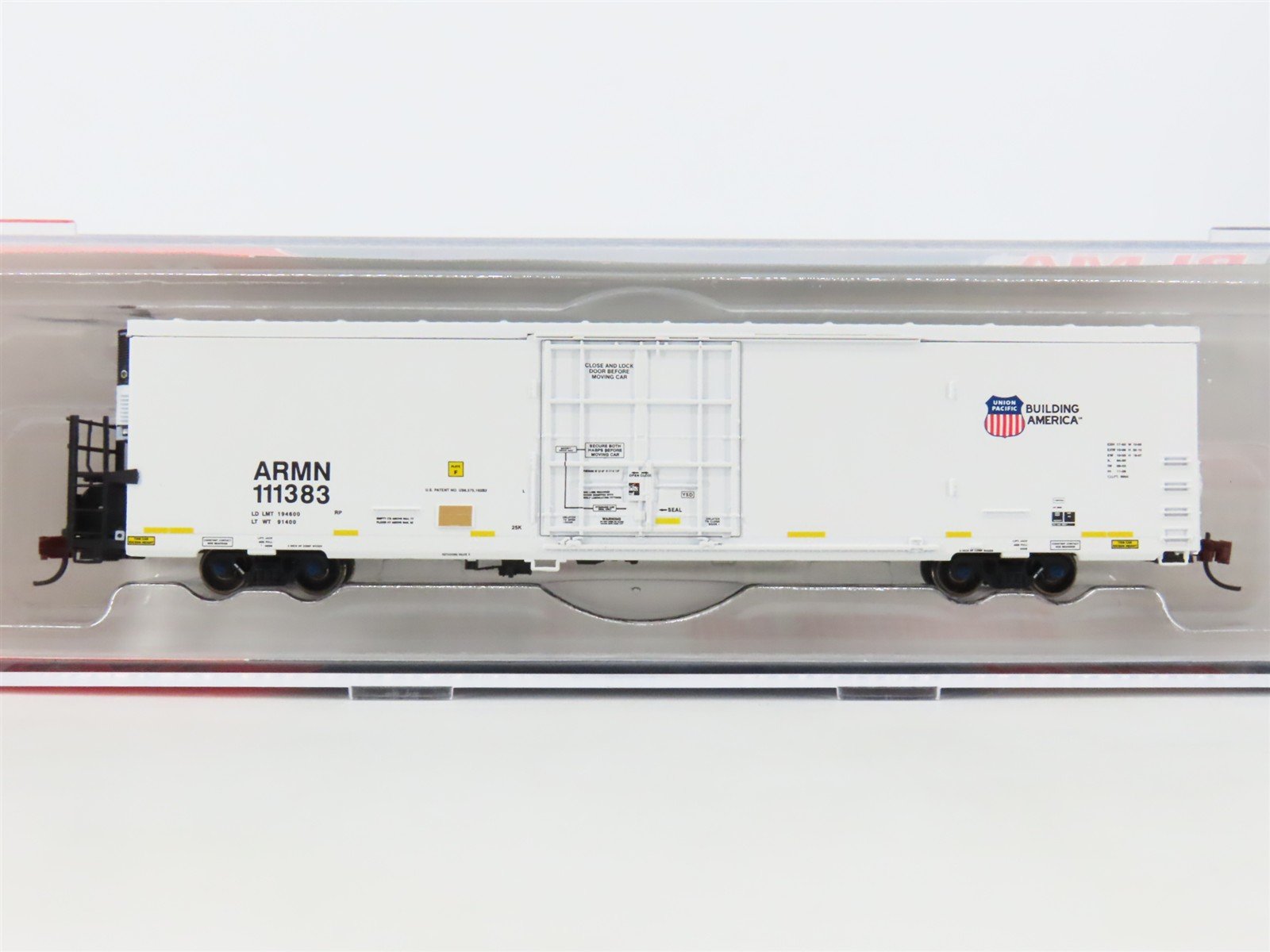 N Scale BLMA Models 15019 ARMN Union Pacific Trinity 64' Modern Reefer #111383
