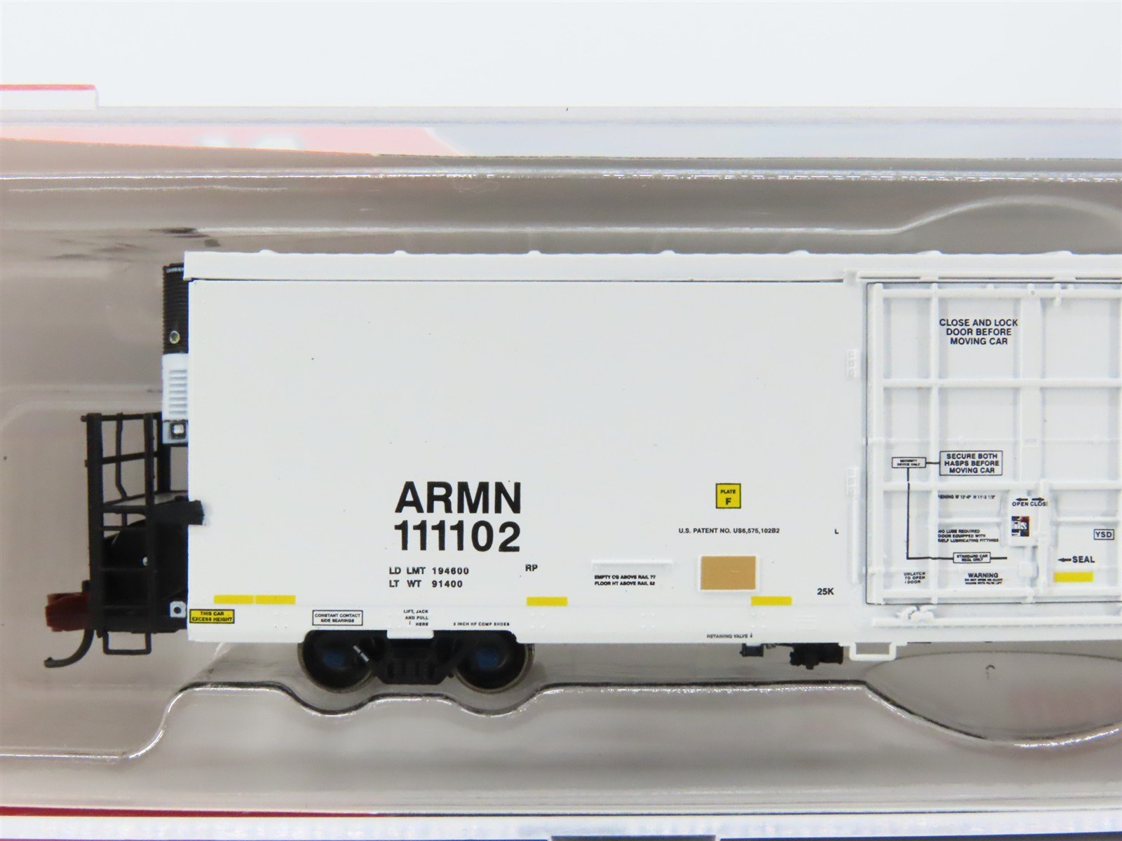 N Scale BLMA Models 15005 ARMN Union Pacific Trinity 64' Modern Reefer #111102