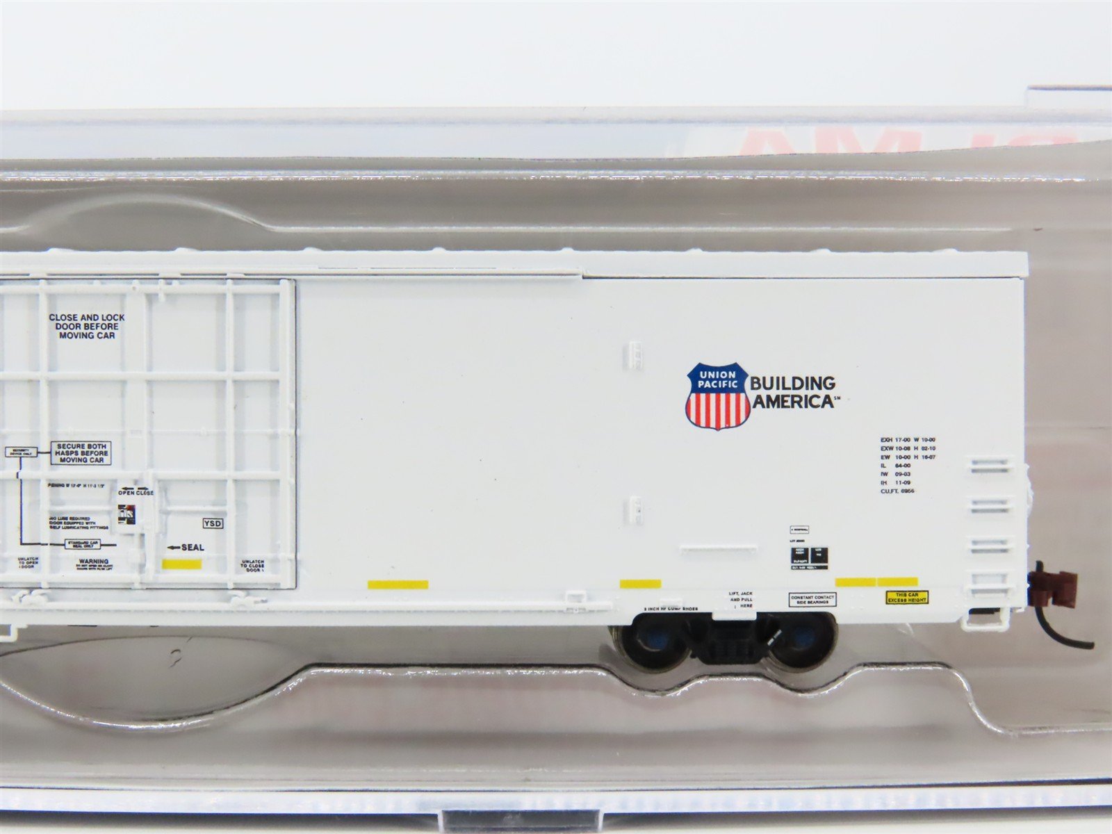N Scale BLMA Models 15005 ARMN Union Pacific Trinity 64' Modern Reefer #111102
