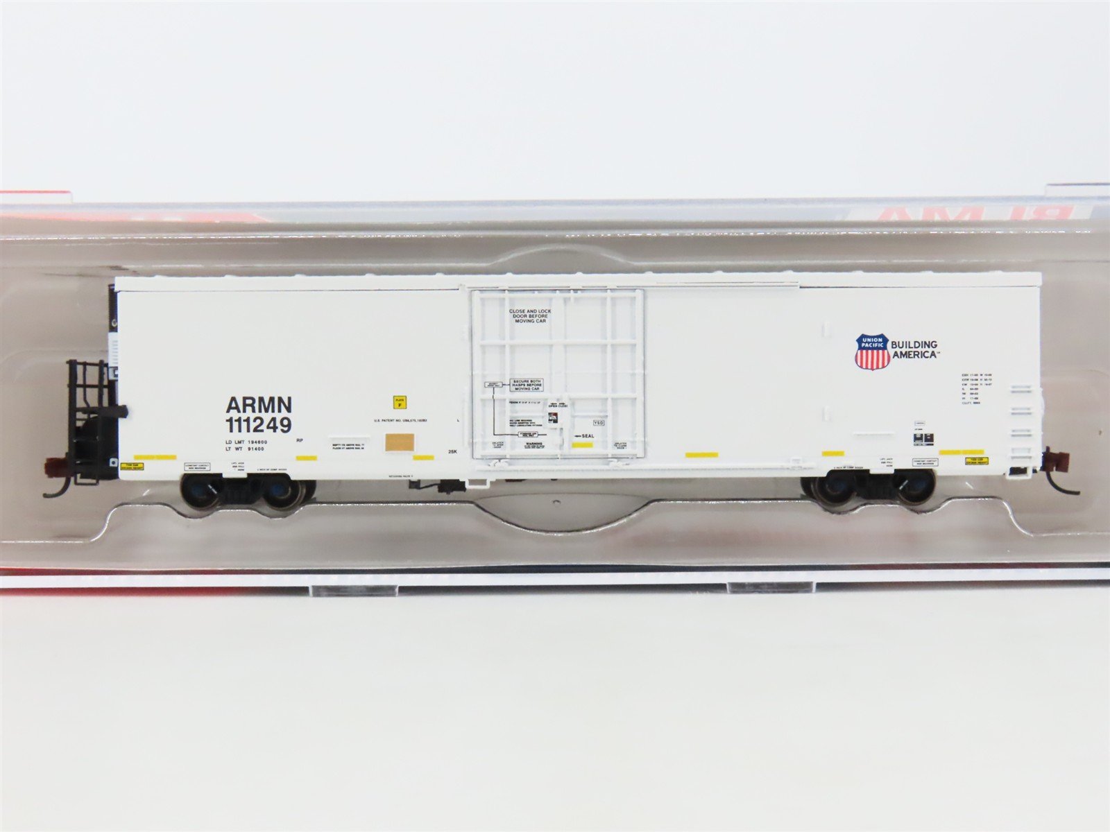 N Scale BLMA Models 15010 ARMN Union Pacific Trinity 64' Modern Reefer #111249