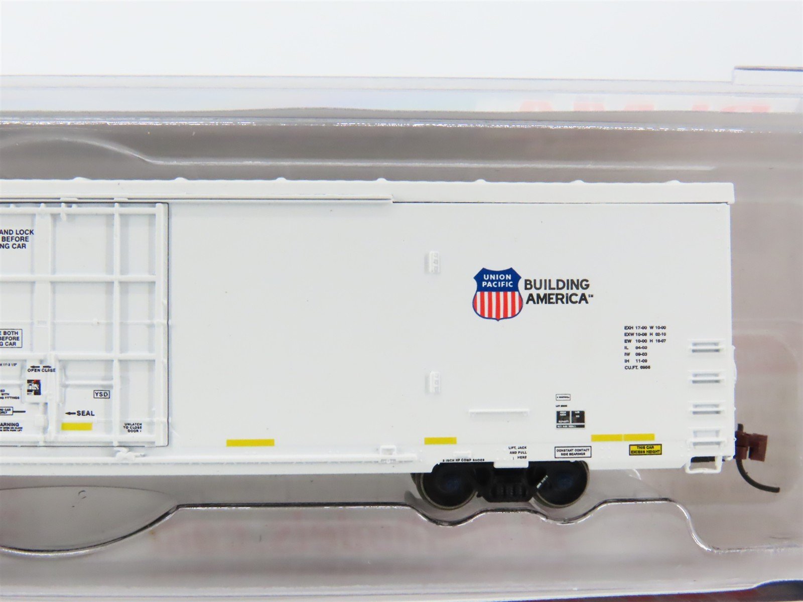 N Scale BLMA Models 15013 ARMN Union Pacific Trinity 64' Modern Reefer #111272