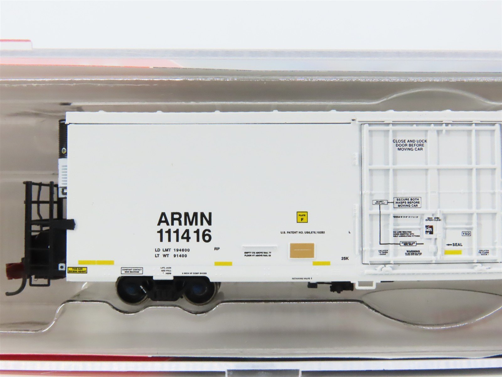 N Scale BLMA Models 15022 ARMN Union Pacific Trinity 64' Modern Reefer #111416