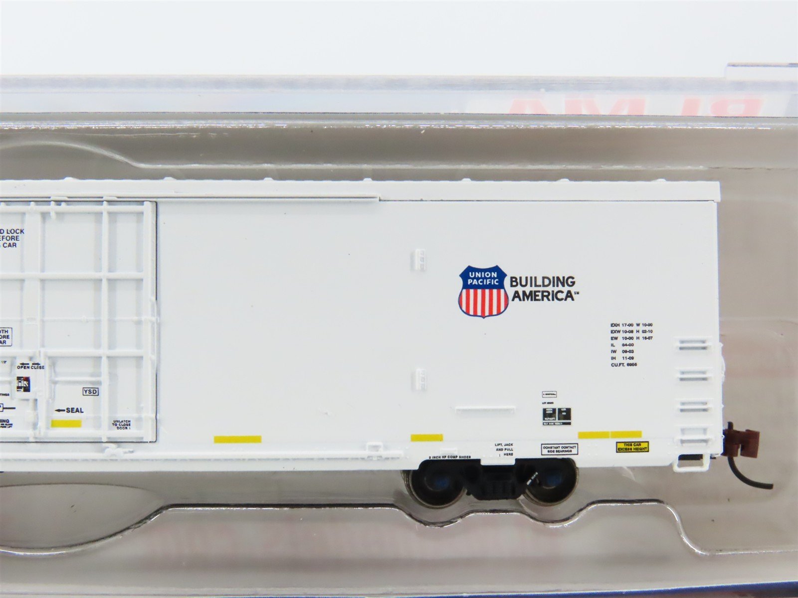 N Scale BLMA Models 15022 ARMN Union Pacific Trinity 64' Modern Reefer #111416