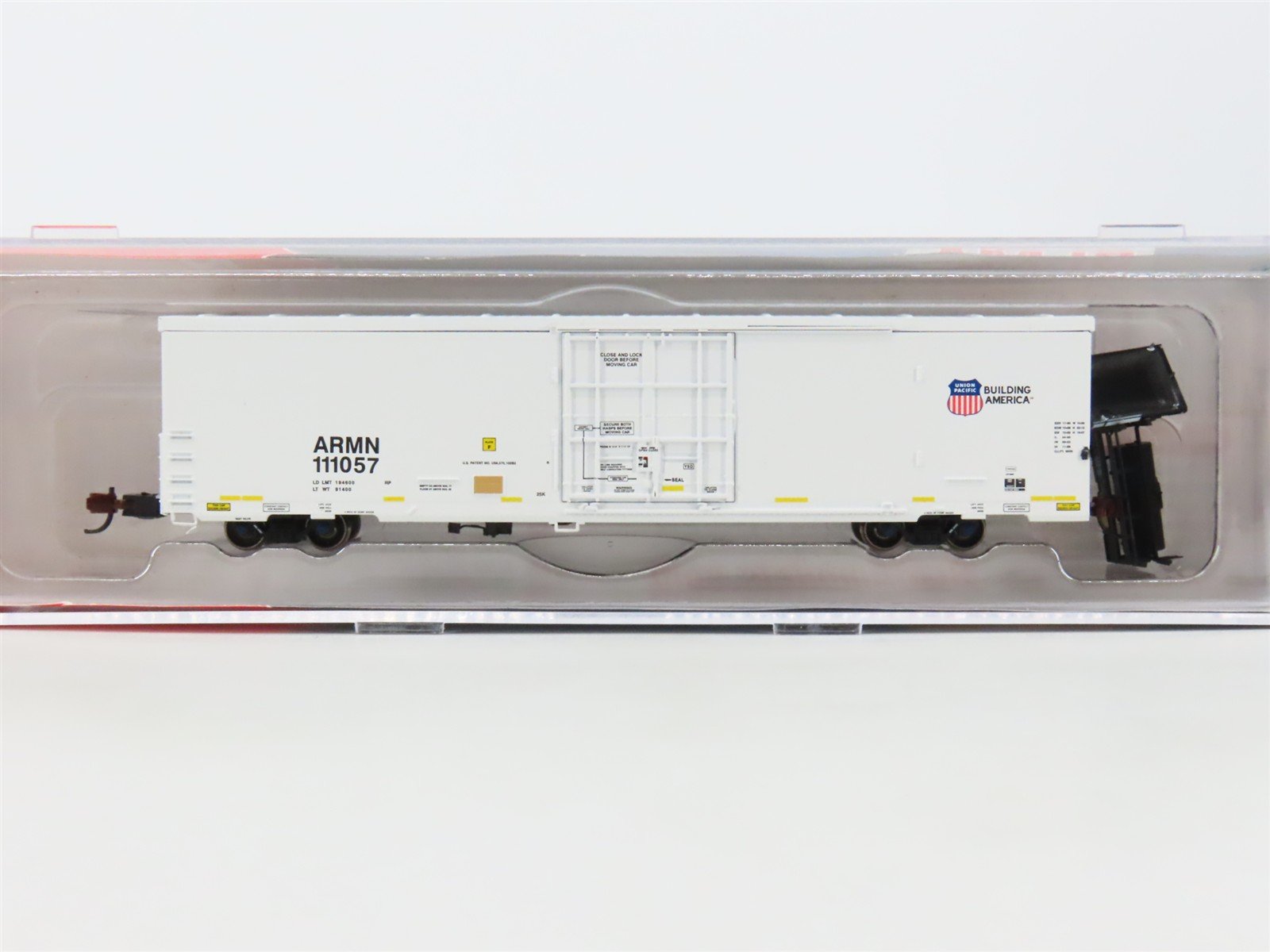 N Scale BLMA Models ARMN Union Pacific Trinity 64' Modern Reefer #111057