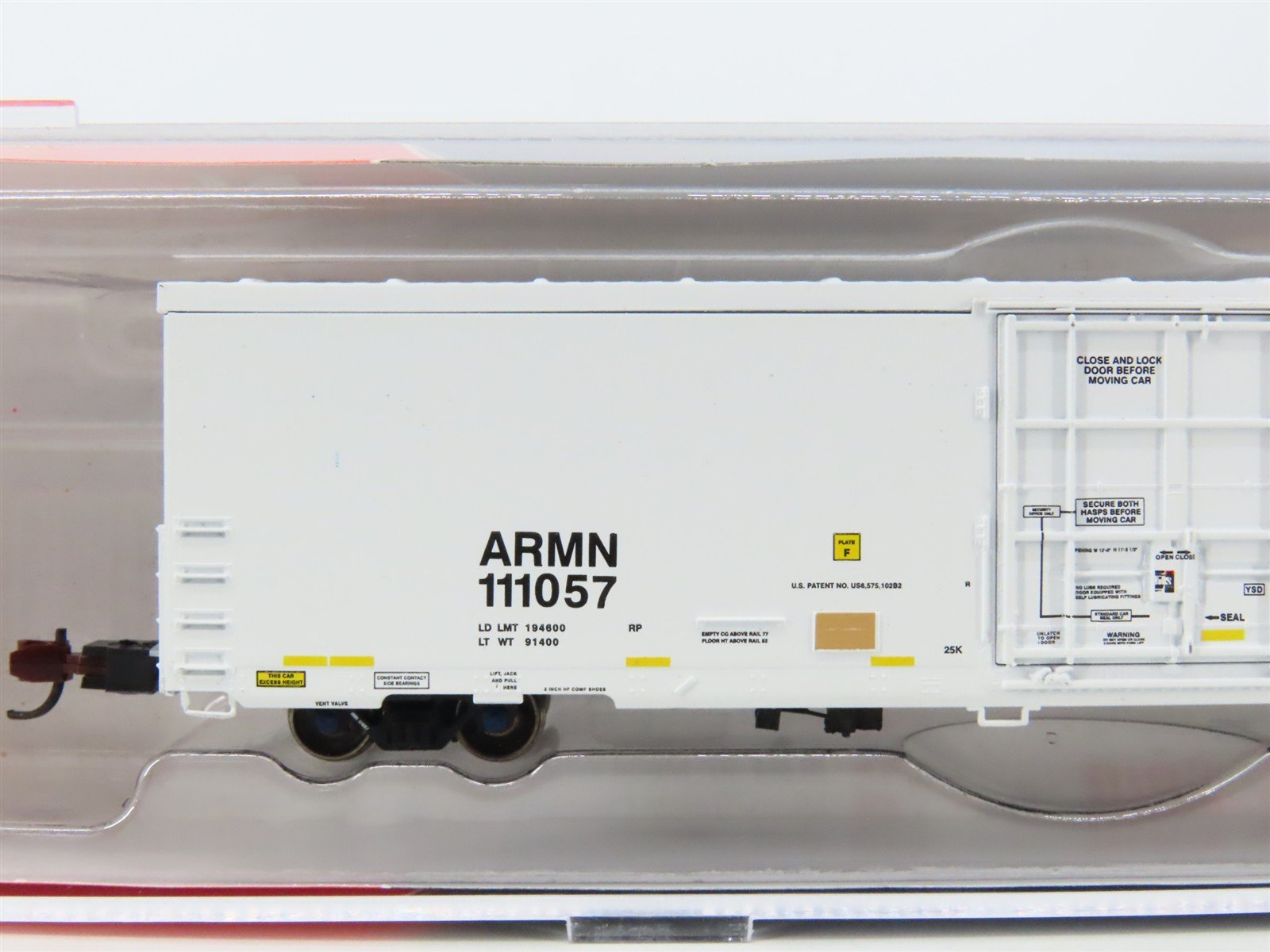 N Scale BLMA Models ARMN Union Pacific Trinity 64' Modern Reefer #111057