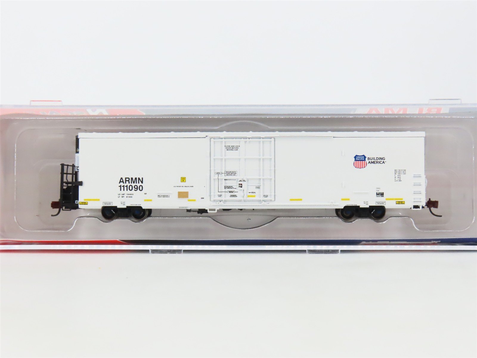N Scale BLMA Models 15004 ARMN Union Pacific Trinity 64' Modern Reefer #111090