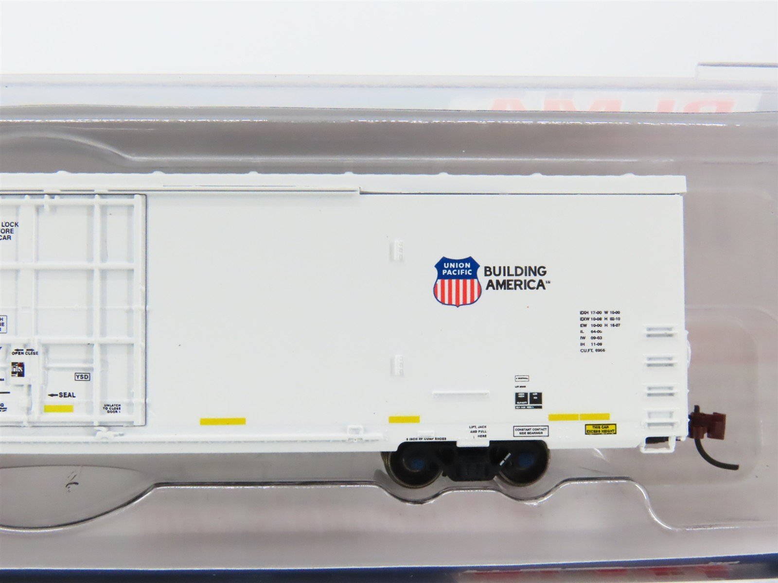 N Scale BLMA Models 15004 ARMN Union Pacific Trinity 64' Modern Reefer #111090