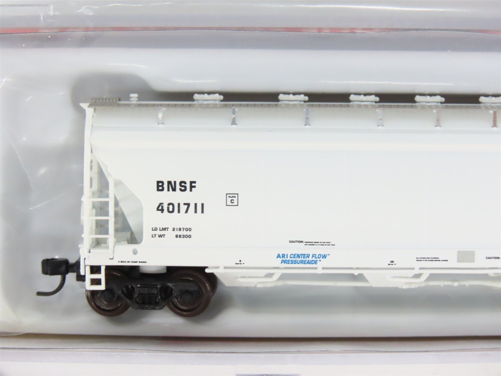 N Scale Atlas Master Line 50002696 BNSF Railway 4-Bay Covered Hopper #401711