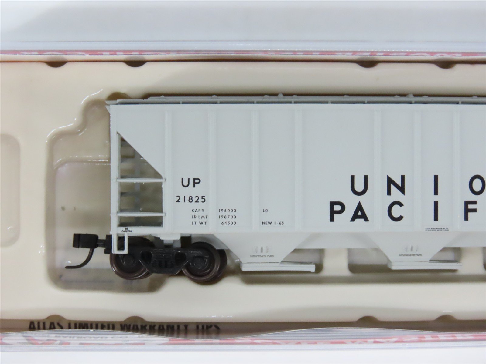 N Scale Atlas Master Line 50004605 UP Union Pacific 3-Bay Covered Hopper #21825