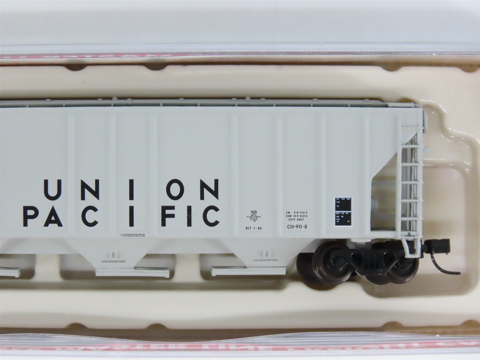 N Scale Atlas Master Line 50004605 UP Union Pacific 3-Bay Covered Hopper #21825