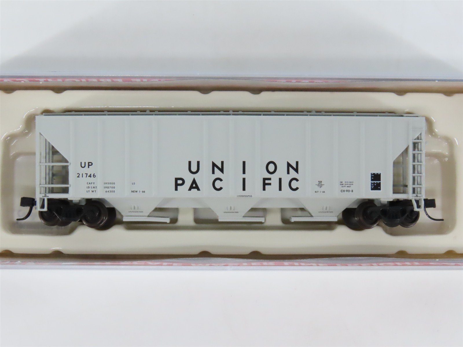 N Scale Atlas Master Line 50004604 UP Union Pacific 3-Bay Covered Hopper #21746