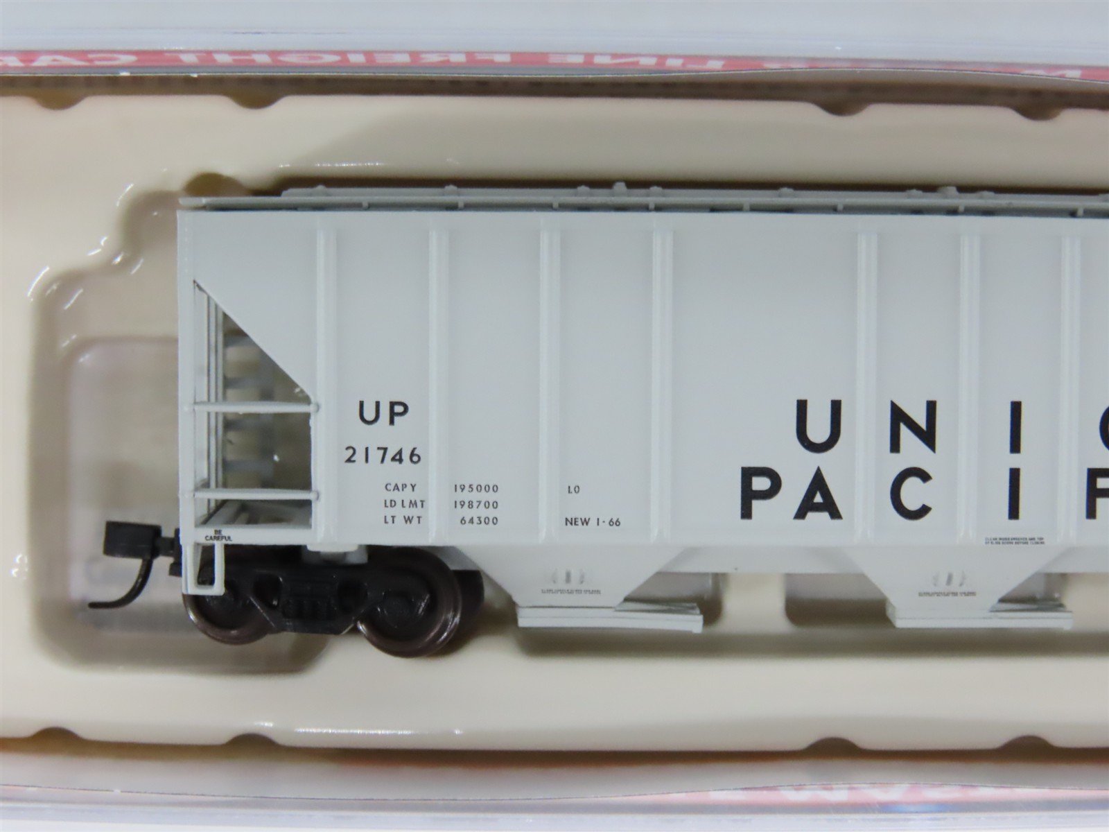N Scale Atlas Master Line 50004604 UP Union Pacific 3-Bay Covered Hopper #21746