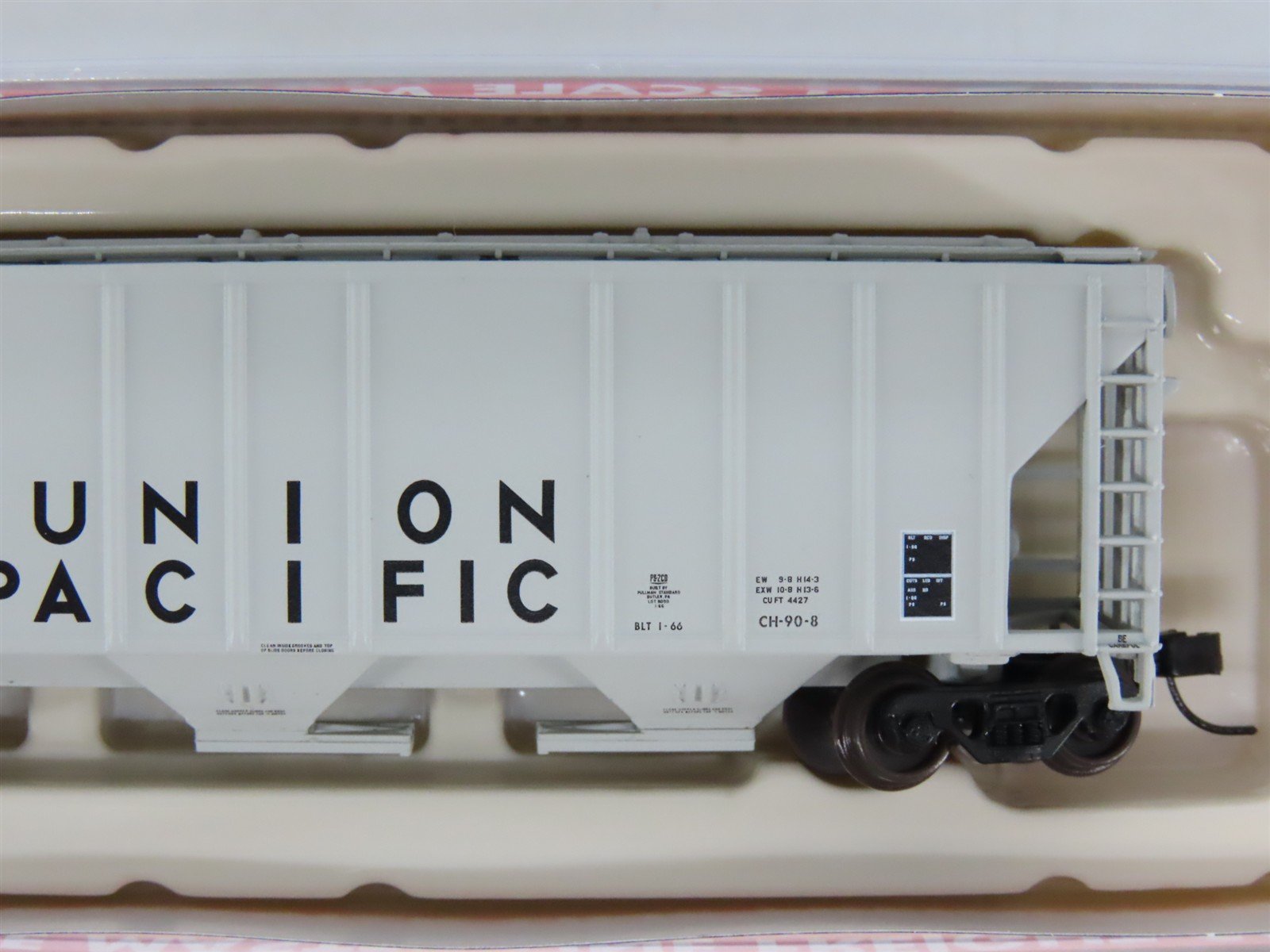 N Scale Atlas Master Line 50004604 UP Union Pacific 3-Bay Covered Hopper #21746